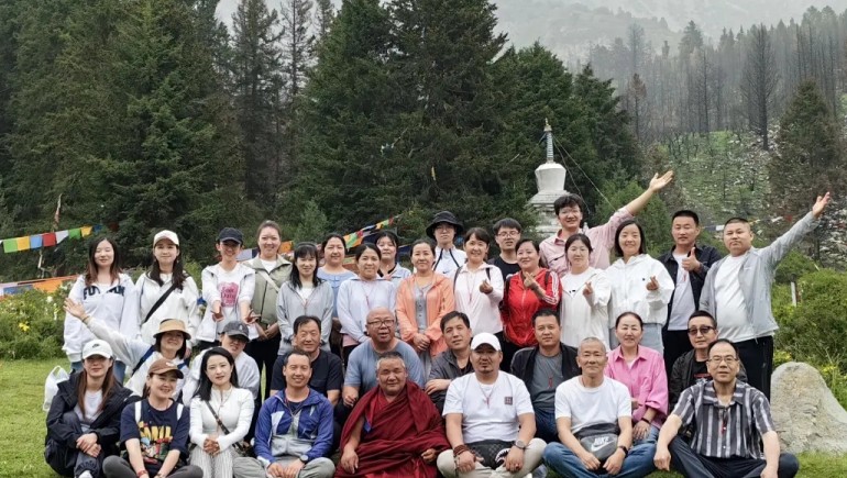 奇正集團(tuán)達(dá)爾宗圣湖祈?；顒? class=