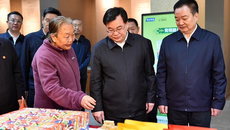 西藏·甘肅工作座談會(huì)在拉薩舉行，兩省區(qū)領(lǐng)導(dǎo)蒞臨奇正青稞考察